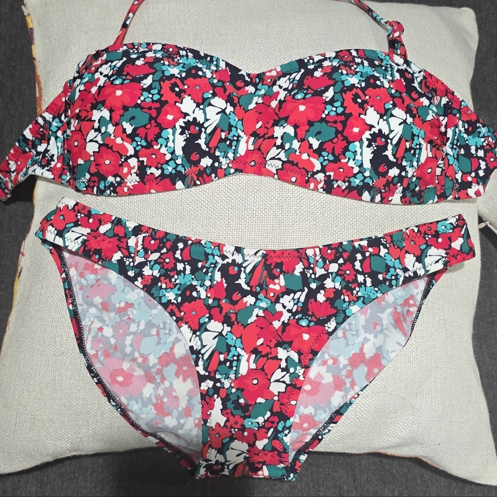Two Bikini Set - Picture 4 of 6